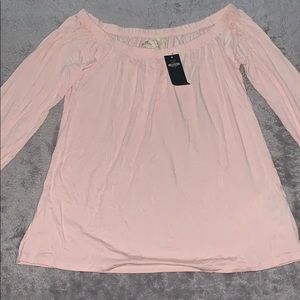 ✨NWT💗Hollister off the shoulder top💗